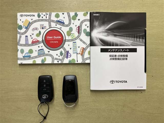 メンテナンスノートと備え付けのカギの画像になります。