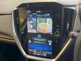 【マルチテレインモニター】車のフロントやサイドのカメラ画像を同時にモニター表示することで、悪路や狭い道を走行時でも周囲の状況確認ができ安心！本格SUVにうれしい装備です♪