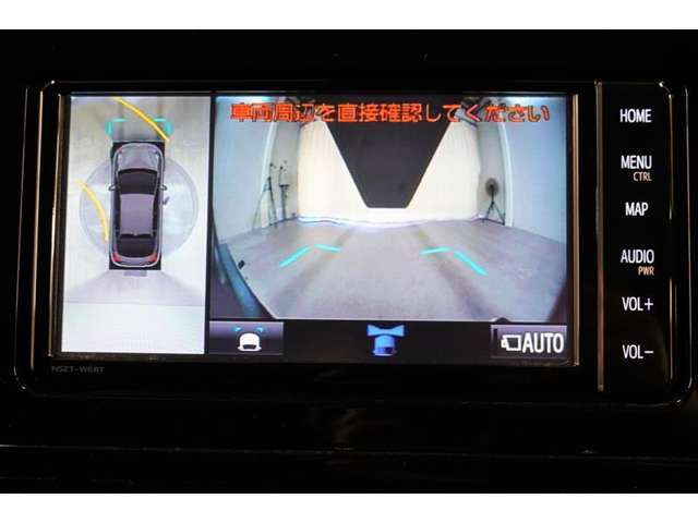 パノラミックビューモニター付きです。車両を上から見たような映像をディスプレイオーディオ画面に表示。運転席からの目視だけでは見にくい、車両周辺の状況をリアルタイムでしっかり確認できます。