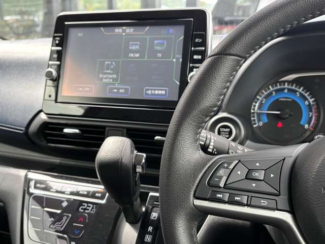 ハンドル左側のスイッチにてオーディオの操作が可能です♪