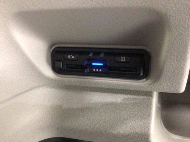 いまや快適なカーライフに欠かせないETCが付いています。