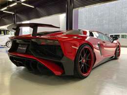 Rosso Mars/Nero Cosmos　6.5リッターV12　750ps/8400rpm　70.4kgm//5500rpm(カタログ値)　1,525kg PWR2.03kg/ps  7AMT　フロントリフティング　リバースカメラ　　カーボンバケットシート　ブランディングPKG　PPF