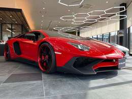 Rosso Mars/Nero Cosmos　6.5リッターV12　750ps/8400rpm　70.4kgm//5500rpm(カタログ値)　1,525kg PWR2.03kg/ps  7AMT　フロントリフティング　リバースカメラ　　カーボンバケットシート　ブランディングPKG　PPF