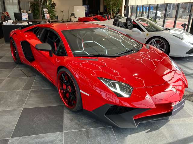 【美品】アヴェンタドールLP750-4スーパーヴェローチェ レッド1/18 ランボルギーニ・アヴェンタドールLP750-4 スーパーヴェローチェ