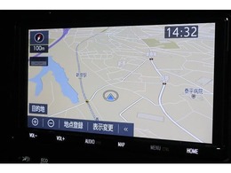 大画面の『ナビゲーションシステム』を装備！　大きな地図画面や迫力ある映像がお楽しみいただけます。（機種によりナビやコネクトサービス等ご利用の際は別途契約が必要となる場合があります）