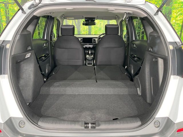 普段のお買い物や通勤、送迎等に十分な荷室スペースを確保しております。セカンドシートを倒すと、大きな荷物の積載も可能です♪