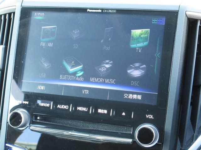 ナビゲーションはパナソニックメモリーナビ（CN-LR820D）を装着しております。AM、FM、CD、DVD再生、Bluetooth、音楽録音再生、フルセグTVがご使用いただけます。