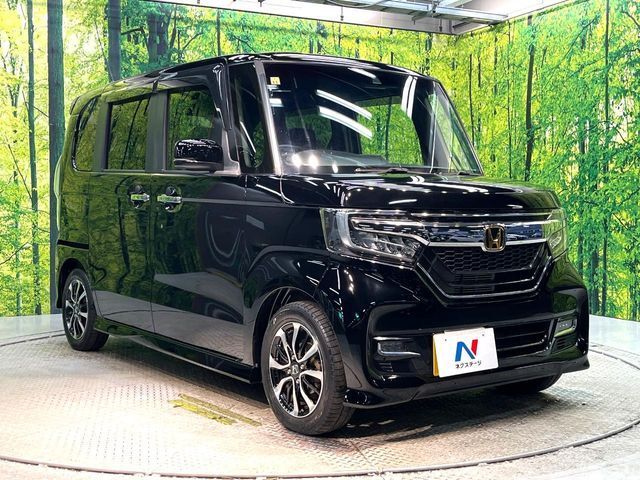 高透明度のガラス皮膜で撥水はもちろん、上質なツヤ・光沢を実現。紫外線や酸性雨から大切な愛車を保護し、色あせ・劣化を防止。「弾スプラッシュコート」、「弾プリミッサコート」からお選びいただけます。