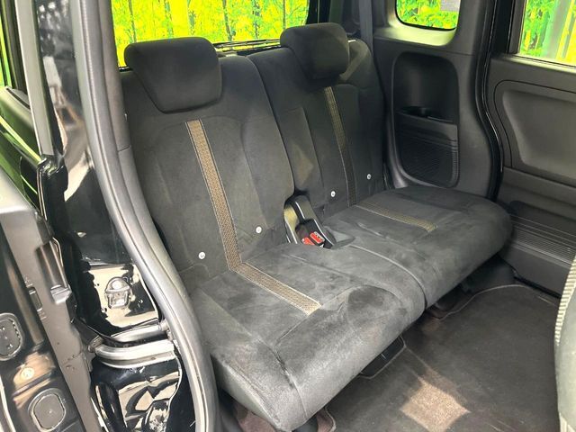 後部座席も気になるようなキズ・汚れやへたり等、大きなダメージはなく、良好な状態です。