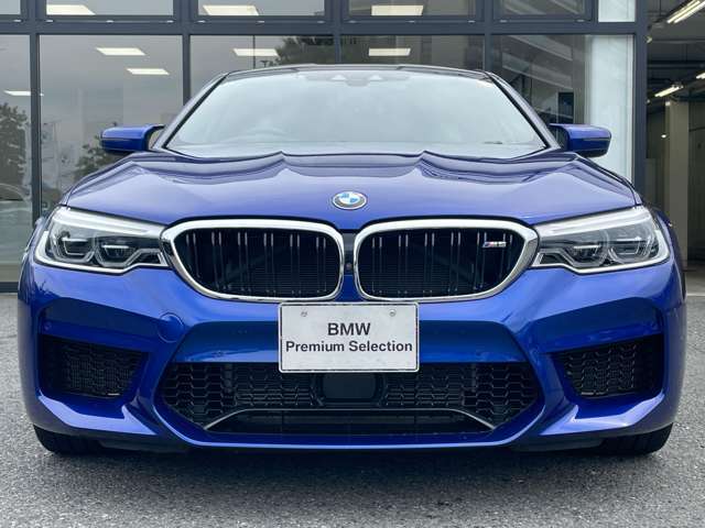 また、BMW正規認定中古車は、エマージェンシーサービスが自動付帯。24時間365日、皆様のカーライフをサポート致します。確かな安心のうえで、「駆けぬける歓び」をご堪能ください。