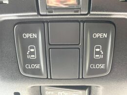 【両側パワースライドドア】スマートキーや運転席のスイッチで後席両側スライドドアの開閉が可能♪電動だから力を入れてドアを開ける必要が無く、小さなお子様でも簡単に開け閉めでき快適です♪