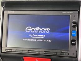 【純正ナビ】人気の純正ナビを装備しております。ナビの使いやすさはもちろん、オーディオ機能も充実！キャンプや旅行はもちろん、通勤や買い物など普段のドライブも楽しくなるはず♪