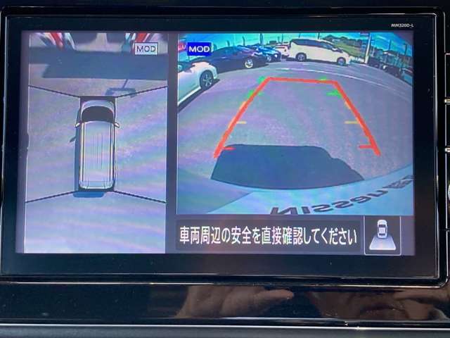 インテリジェント　アラウンドビューモニター。クルマのまわりや目が届きにくいところも、大きい画面でしっかり確認できるので安心。