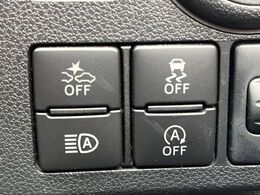 【スマートアシスト】走行中に前方の車両等を認識し、衝突しそうな時は警報とブレーキで衝突回避と被害軽減をアシスト。より安全にドライブをお楽しみいただけます。