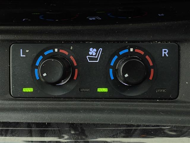【シートベンチレーション】夏場の暑い日でも、シートの座面や背もたれの部分から風が送られてくるので、蒸れを防ぎます！また換気などの効果もあり、室内環境を整えてくれます。