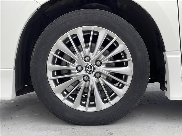 【純正18インチアルミホイール】専用のアルミなので、お車のイメージにぴったり！！社外のアルミやスタッドレスタイヤも取り扱いございます！！ドレスアップもカスタマイズもお任せください！！