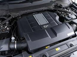 5リッターV8スーパーチャージドガソリンエンジンは力強いパワーで高速巡行から、発進や加速、追い越しなどもストレスなく可能です！