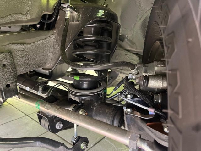 お車を安心してお乗りいただく為には、足回りの定期点検が欠かせません。サービスサポート（有償保証）では無料点検もご提供しており、安心のカーライフをお過ごしいただけるサポート体制が整っています。