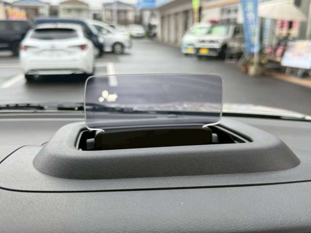 認証整備工場を完備。車検検査コースも完備し、2級整備士が消耗品を含む法律で定められた整備個所を点検致します。また、オーディオ・エアコン等、車検整備とは関係のない個所も、予備整備してお渡し致します。