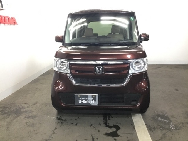 車の顔ともいえるヘッドライトは、丸目で愛嬌を感じさせるデザインです。