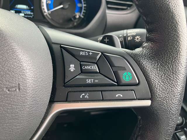 【マイパイロット】高速道路の単調な渋滞走行と長時間の巡航走行で、アクセル、ブレーキ、ハンドルの操作をクルマがアシスト。ドライバーの負担を軽減します！