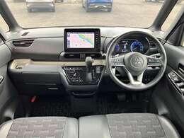 広い室内は上下方向にもたっぷりゆとり。大人4人でもゆったり快適に過ごせるキャビンは、家族みんなでずっと乗っていたくなる”リビング”です。