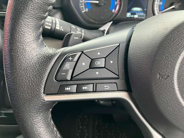 ステアリングスイッチで操作簡単