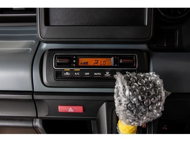 車内の温度を一定に保つことができ、快適ドライブをアシストするフルオートエアコン.