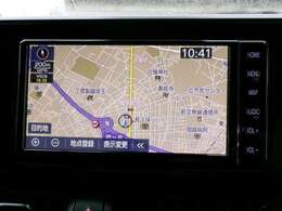 純正ナビを装備。タッチパネル式で使いやすく、お出かけもラクラクです。