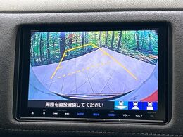 【バックカメラ】駐車時に後方がリアルタイム映像で確認できます。大型商業施設や立体駐車場での駐車時や、夜間のバック時に大活躍！運転スキルに関わらず、今や必須となった装備のひとつです！