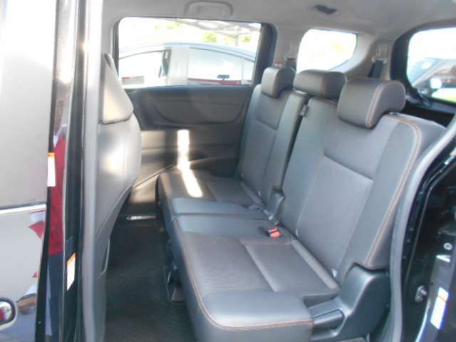 お客様に隅々まで見ていただけるよう展示車両は常に綺麗に仕上げております！お客様のご来店、スタッフ一同心よりお待ち申し上げます。