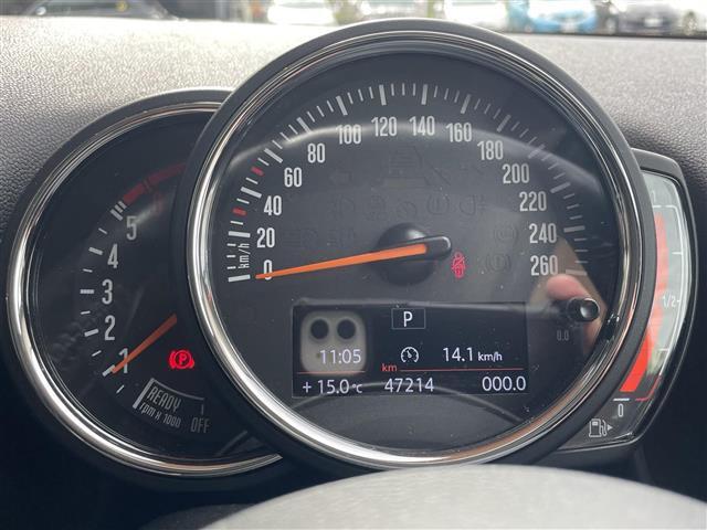 【スピードメーター】『スピードメーター』の画像になります。メーターがシンプルで見やすく運転しやすいですね！