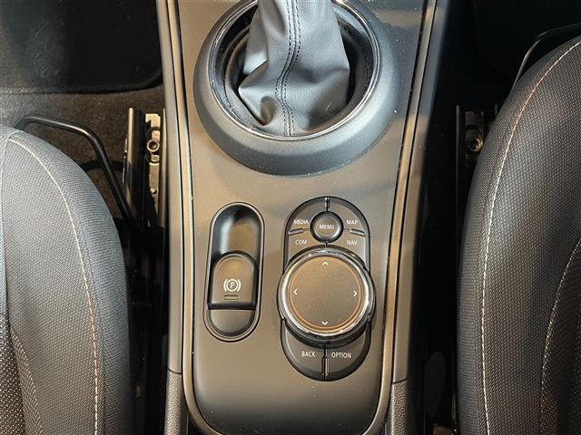 【シフトレバー】『シフトレバー』の画像になります。写真の内容に関してご不明点、ご質問等がございましたらお気軽にガリバー店舗までお問い合わせください。