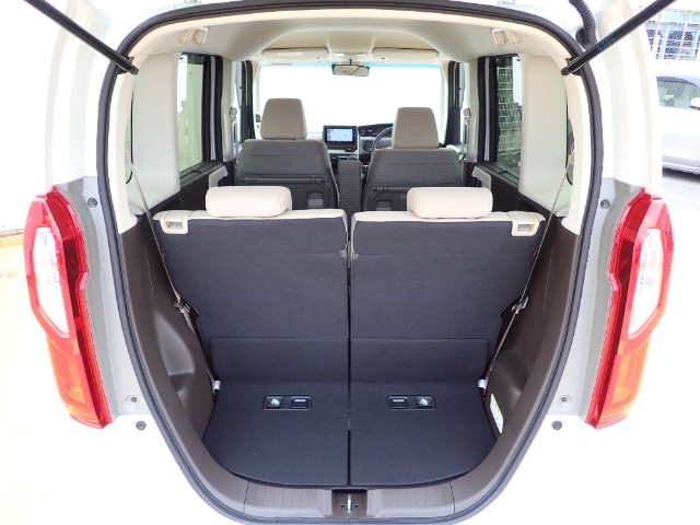 ◆定員乗車時のカーゴルームです。普段のお買い物の荷物やたくさんの収納が可能です。
