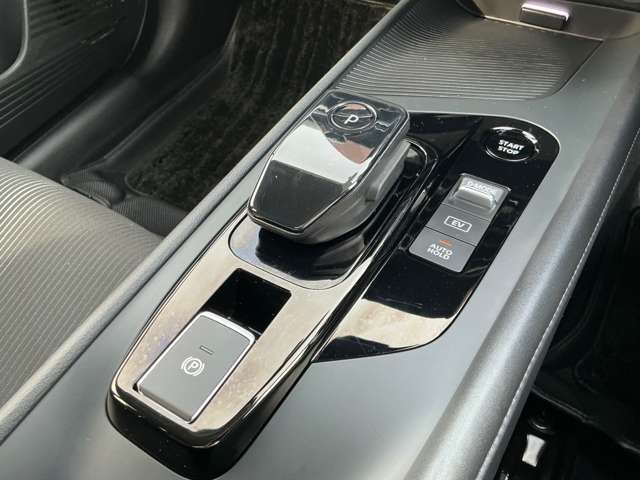 操作のしやすいシフトレバー