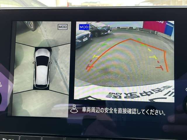上空から見下ろしているかのような映像をディスプレイに映し出し、スムースな駐車をサポートします。画面は「トップビュー」のほか「サイドブラインドビュー」への切り換えが可能。ますます安心です
