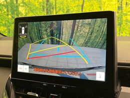 【バックカメラ】駐車時に後方がリアルタイム映像で確認できます。大型商業施設や立体駐車場での駐車時や、夜間のバック時に大活躍！運転スキルに関わらず、今や必須となった装備のひとつです！