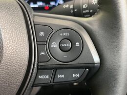 【レーダークルーズコントロール】高速道路での長距離走行が楽に！！自動で速度を保つクルーズコントロールが、衝突軽減システムと連携し、前方の車両を感知して車間を保つように速度調節してくれます！！