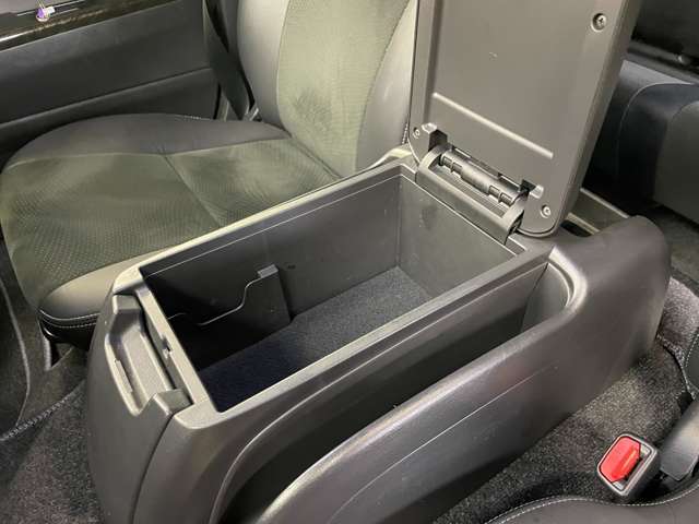 全車クリーニング済み！目立つ傷、汚れ、へたりなどなくコンディション良好です！！