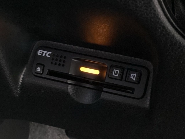 ETCが付いてます。ETC搭載車しか通過できないスマートICが利用できるようになりますよ！現在スマートICの設置箇所も増えてきているので、高速道路利用の幅が広がりますね☆