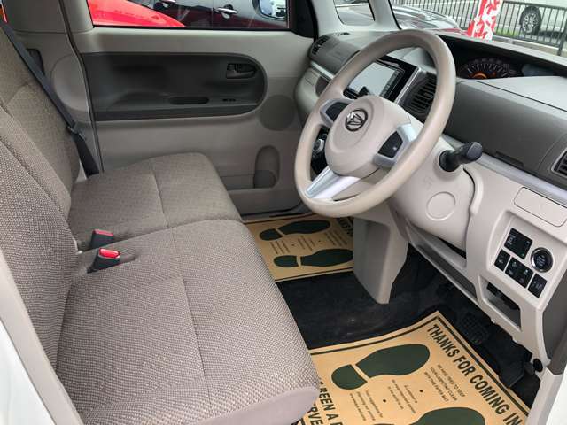 運転席シート廻りは使用感も少なく、良好な状態となっています。前オーナー様が丁寧に使っていたことがよくわかります♪