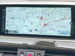 ●純正ナビ:一体感のあるナビは、高級感ある車内を演出してくれます。オーディオ機能も充実しておりますので、運転もより楽しめます♪