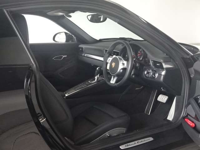 ブラック　フルレザーシート　エンポス加工　シートヒーター