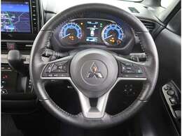 本革巻ステアリングホイール　ハンドルヒーター装備