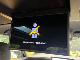 【13.2型有機ELフリップダウン】三列目からでも迫力のエンタメが観れる大画面フリップダウン。有機ELのモニターでは、一般的なフリップダウンよりも高コントラストでキレイな映像を楽しめます。