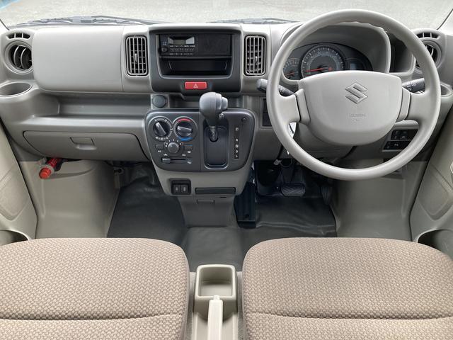 ワイドな視界を確保して、運転しやすいインパネデザインです。各種操作類は適切な位置にあり疲労を軽減します
