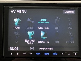 ナビゲーションはギャザズメモリーナビVXM-155VFEiを装着しております。AM、FM、CD、DVD再生、フルセグTVがご使用いただけます。初めて訪れた場所でも安心ですね！