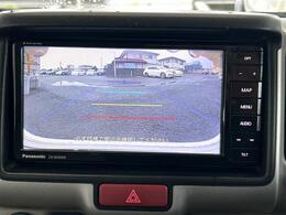 【バックモニター】後ろのカメラの映像がモニターに映し出されるので、後方の見えない死角や、障害物との距離感などもしっかり安全確認することができます！