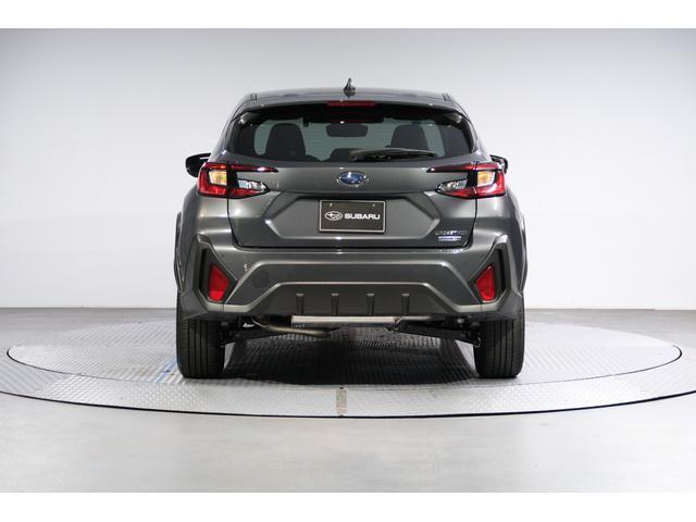 リアバンパーに装備されたRABのソナーセンサーが、衝突の可能性がある場合は、警報音と警告表示で教えてくれます。