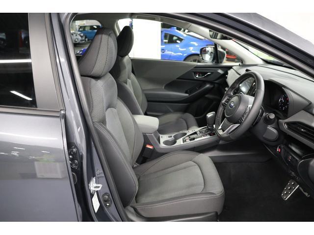 運転席は乗り降りでできた皺がありますが、擦れや切れなどは無く状態は良好です！これから寒くなってくると便利なシート-ヒーターも付いてます！